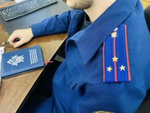 Мужчина, находясь на набережной Самары, из-за малозначительного повода нанес несколько ударов по голове 13-летнему подростку.