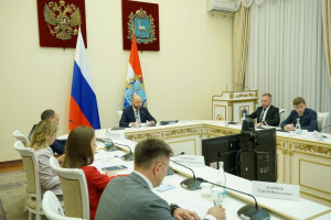 Работа заседания началась с доклада председателя Михаила Смирнова о направлении в Думу отчета о работе Правительства региона в минувшем году.