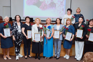 Торжественная конференция, приуроченная к этой дате и Международному дню медицинской сестры, состоялась в больнице им. В.Д. Середавина.