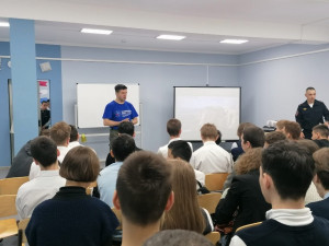 Так представитель ГУ МВД СО привел примеры правонарушений, которые могут повлечь за собой серьезные последствия и продемонстрировал наглядные видеоматериалы.