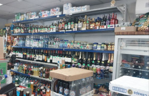 В ходе контрольной закупки в одном из магазинов Самары на улице Владимирской выявлен факт незаконной реализации алкогольной продукции.