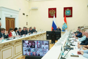 Открывая совещание, глава региона объявил о новом назначении и представил присутствующим зам. председателя Правительства СО – министра экономразвития и инвестиций Павла Финка. 