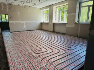 В рамках рабочей поездки Министр образования Самарской области Виктор Акопьян проверил ход ремонтных работ в Нефтегорске.