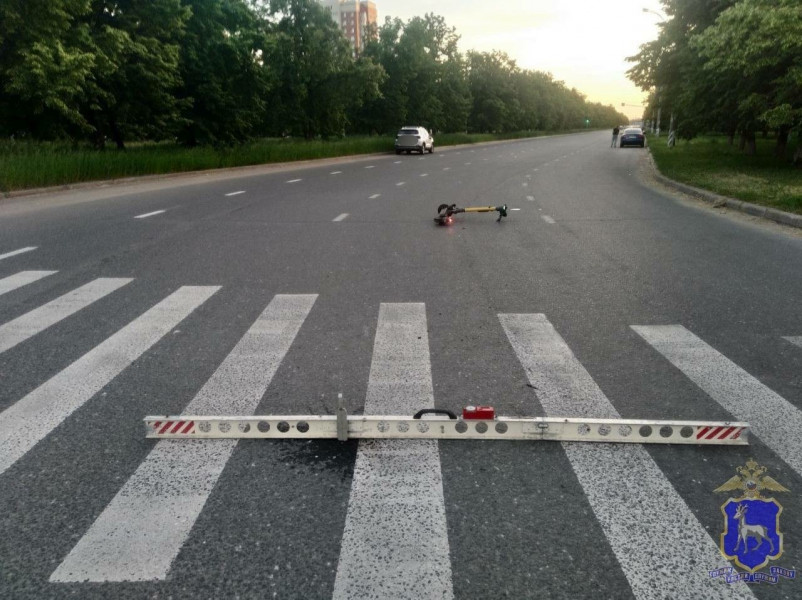 В Тольятти водитель сбил двух девушек-подростков на электросамокате