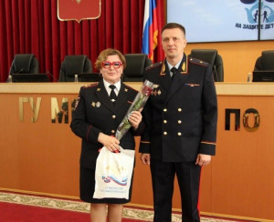 Отличившиеся сотрудники получили ведомственные награды и благодарности.