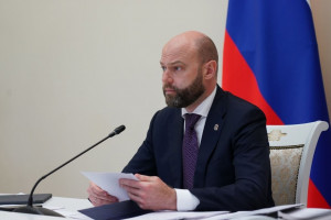 Ремонт и строительство поликлиник, поставку автомобилей неотложной помощи и создание Корпоративного университета обсудили на заседании.