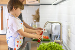 Помните: в летнее время надо быть предельно осторожными и следить за близкими и детьми.