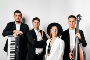 Ребята исполняют не только традиционный джаз. В репертуаре есть джазовый взгляд на Pink Floyd, Deep Purple, Led Zeppelin, Kiss, Red Hot Chili Peppers и другие культовые рок группы.