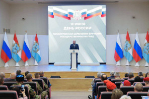 Обращаясь к награжденным, Вячеслав Федорищев подчеркнул их роль в развитии региона и страны.