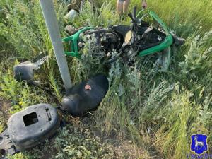 В Безенчукском районе в ДТП погиб водитель стоявшего скутера