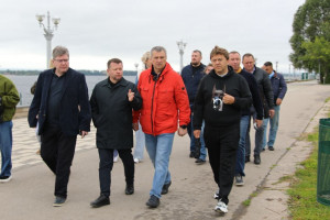 Он посетил ряд объектов, по которым поступали обращения обращения жителей через социальные сети.