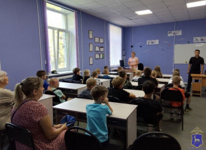 Полицейские региона учат детей ПДД: «Стоп, светофор!»