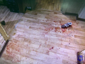 В Волжском районе во время застолья гость набросился на хозяина с ножом