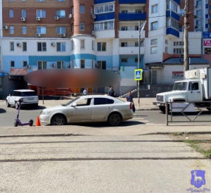 18-летний электросамокатчик в Самаре врезался в иномарку