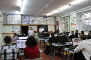 Полицейские довели до начинающих автомобилистов статистику дорожно-транспортных происшествий в городе и районе, рассказали о проводимых экзаменационных испытаниях и напомнили о преимуществах сервиса Госуслуг.