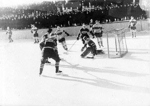 В этом году исполняется 75 лет самарскому хоккейному клубу