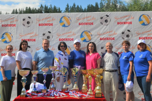 Участниками стали 16 футбольных и 167 волейбольных команд.