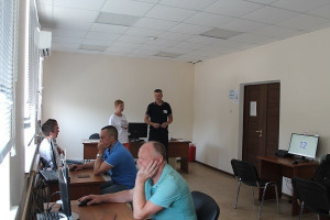 Общественник присутствовала на экзамене, где местные жители сдавали теоретический тест для получения водительского удостоверения, и отметила, что в помещении организована видеофиксация процесса сдачи экзамена, инспектора вежливы и корректны с автолюбителя