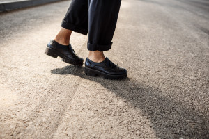 Боли в ногах после долгой ходьбы могут быть признаком атеросклероза.