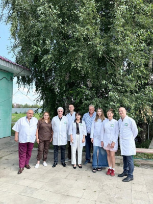 Врачи-дерматовенерологи осмотрели около 60 человек, 6 из которых на месте удалили доброкачественные новообразования кожи.