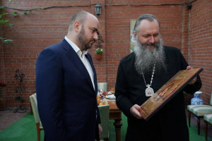 Это событие стало знаковым шагом в укреплении сотрудничества между региональными властями и РПЦ в сфере духовно-нравственного воспитания, социальной поддержки и развития молодежных инициатив.
