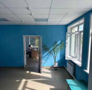 В ходе капитального ремонта выполнена внутренняя отделка помещений, заменены система отопления, оконные и дверные проемы, проведен ремонт кровли и фасада.