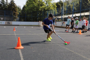 Флешмобы, тренировки, соревнования по различным видам спорта и утренние зарядки проходят в парках, на спортивных объектах, на территориях школ и других локациях.