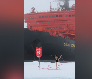 Российская гимнастка Рослякова первой в мире выступила на Северном полюсе