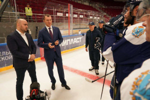 Сегодня, 9 августа, в День физкультурника, в Самарской области работает Министр спорта РФ, Президент Олимпийского комитета России Михаил Дегтярев. 