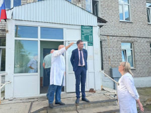Руководитель ведомства ознакомился с работой поликлиники и пообщался с сотрудниками.