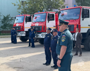 Автопарк подразделений областной противопожарной службы пополнился 3 пожарными автоцистернами на базе МАЗ.