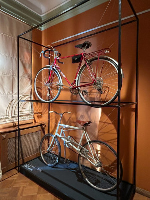 Новая выставка в Музее Модерна посвящена истории велосипедного спорта и рассказывает о его важности для Самары прошлого и настоящего.