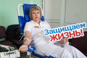 Среди первых доноров была заведующая поликлиническим отделением Большеглушицкой ЦРБ Сауле Айбулатова.