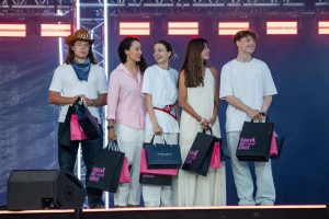 Таврида объединила около 100 000 неравнодушных к творчеству участников со всех регионов России и 21 зарубежной страны.