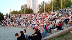 Приходите на набережную.