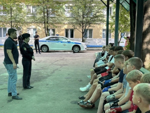 Сотрудник полиции Новокуйбышевска напомнила ребятам о негативных последствиях употребления алкоголя и наркотических средств, а также об ответственности за преступления и правонарушения.