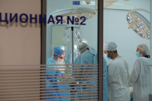 В конце 2024 года в Клиниках СамГМУ впервые выполнили успешную пересадку сердца 57-летнему пациенту из Тольятти.