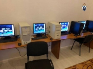 Фигурант в нежилом помещении, расположенном Советском районе города Самары, осуществлял незаконную организацию и проведение азартных игр вне игорной зоны с использованием игрового оборудования.