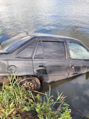 Автомобиль был обнаружен на глубине 5 метров.