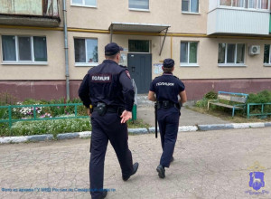 Полицейские доказали вину водителя и пассажира легкового автомобиля в умышленном причинении вреда здоровью местного жителя.