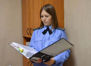 В результате падения в салоне автобуса женщина получила серьезные травмы.