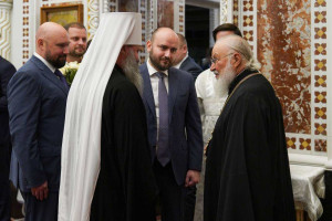 Губернатор поздравил митрополита и епископа с возведением в сан.