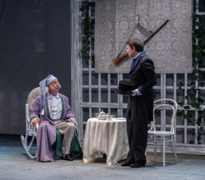 Первым спектаклем стал «Нежные чувства» по одноактным пьесам А.П. Чехова «Предложение» и «Медведь» в мастерской постановке режиссёра Александра Кладько.