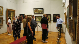 Сегодня для гостей города были организованы экскурсии по ведущим культурным институциям региона.