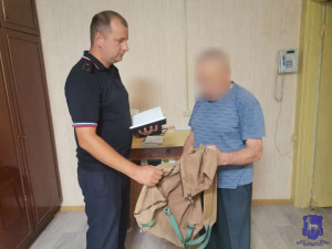 Как поясняет пострадавший, он сам не понял, как доверился неизвестным. Полицейские вернули пожилому человеку все его сбережения.