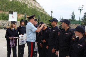 Полицейские продемонстрировали физическую подготовку, теоретические знания и практические служебные навыки.