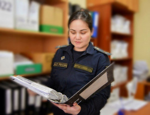 Руководство организации расторгло трудовой договор с сотрудником, при этом нарушив процедуру увольнения. 