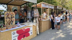 Каждый день фестиваля – новые бренды, которые производят одежду и аксессуары, украшения, товары для дома, натуральную косметику, сувенирную продукцию и многое другое.