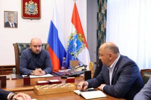 На территории муниципалитета из-за шквалистых порывов ветра были разрушены крыши техникума, школьного спортзала, четырех многоквартирных и пяти частных домов.