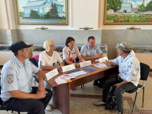 Сотрудники Сызранского ЛО МВД России на транспорте совместно с общественниками провели информационно- пропагандистскую акцию «Час пассажира»